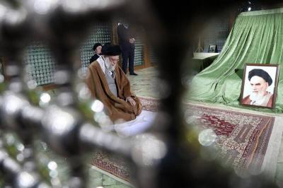  عکس/ حضور رهبر انقلاب در مرقد بنیانگذار جمهوری اسلامی ایران