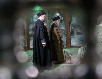 عکس/ حضور رهبر انقلاب در مرقد بنیانگذار جمهوری اسلامی ایران