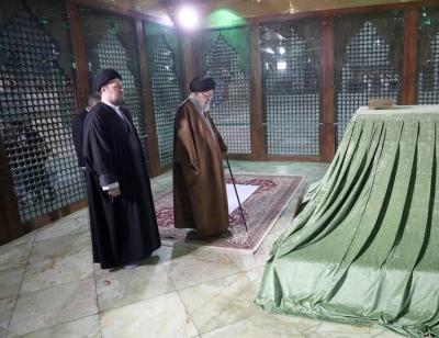  عکس/ حضور رهبر انقلاب در مرقد بنیانگذار جمهوری اسلامی ایران