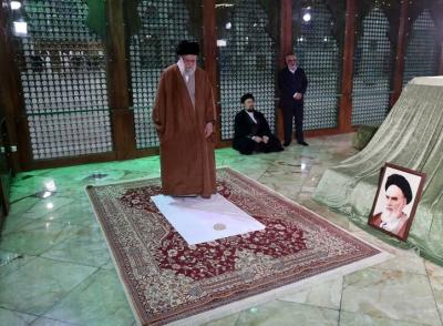  عکس/ حضور رهبر انقلاب در مرقد بنیانگذار جمهوری اسلامی ایران