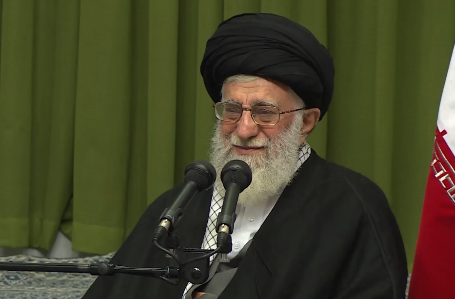  شعری که گریه رهبرانقلاب را درآورد! +فیلم 
