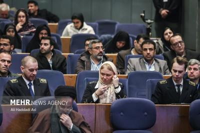 حجاب نماینده روسیه در همایش هوش مصنوعی در تهران 