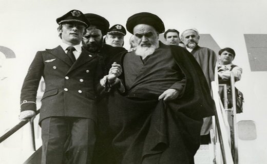 فیلم/ لحظه تاریخی بازگشت امام به وطن