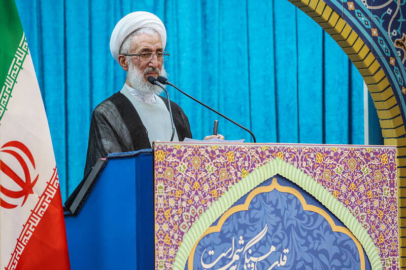 انقلاب اسلامی، همچون عاشورا کلاس همیشگی ملت ایران است/ امام خمینی انقلاب را با همراهی مردم جلو برد