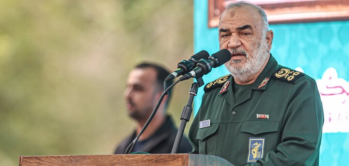 ایران در ایام دهه فجر جبل النور شد