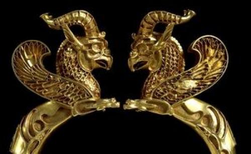بازوبند طلای هخامنشی از گنجینه آمودریا