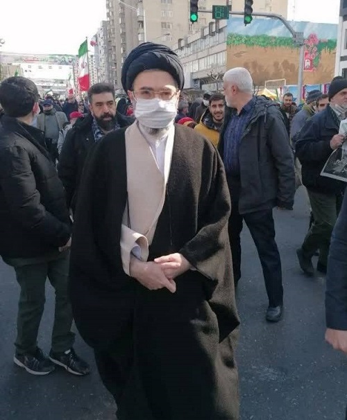  حضور آیت‌الله مجتبی خامنه‌ای، فرزند رهبر انقلاب در راهپیمایی ۲۲ بهمن+عکس