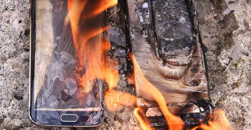  (ویدئو) لحظه منفجر شدن موبایل در جیب زن جوان