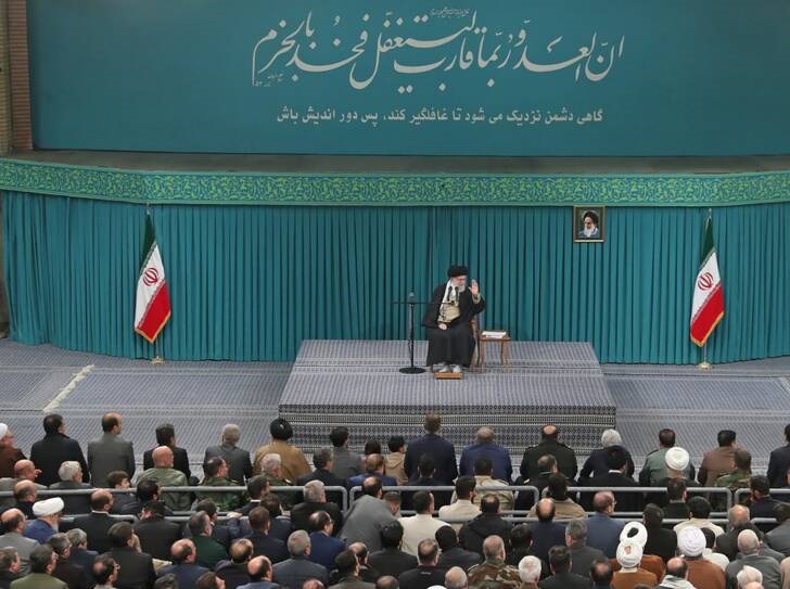 گاهی دشمن نزدیک می‌شود تا غافلگیر کند؛ پس دوراندیش باش /تهدید نرم افزاری دشمن تا امروز کارساز نبوده است/ ایمان، غیرت دینی، پیشتازی و الگوسازی ویژگی‌های ممتاز مردم آذربایجان شرقی + عکس و فیلم