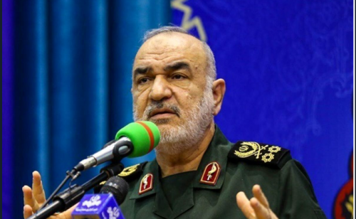 سرلشکر سلامی: امروز با بزرگترین قدرت‌های جهان پنجه در پنجه‌ایم