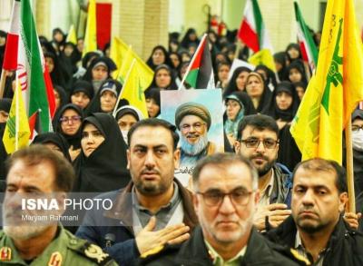 عکس/ همزمان با تشییع شهدا در لبنان؛ گرامیداشت شهید نصرالله در همدان