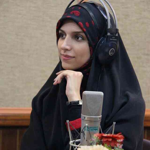 مجری صدا و سیما در کنار دختر سردار سلیمانی+عکس