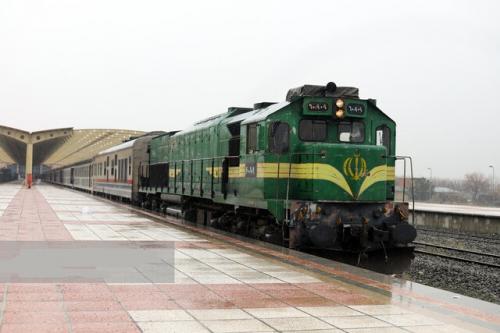 آغاز پیش‌فروش بلیت قطارهای نیمه دوم فروردین از امروز