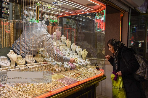  پیش‌بینی کاهش قیمت طلا و سکه طی روزهای آینده/ سکه ۷.۷ میلیون تومان ارزان شد