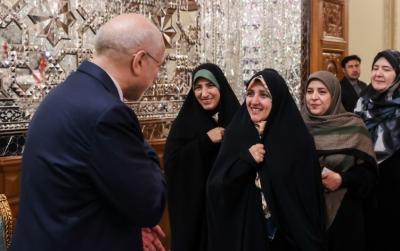 دیدار نوروزی جمعی از مسئولان نظام با قالیباف / عکس