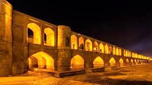 دیوارنویس سی‌و‌سه پل شناسایی شد+عکس