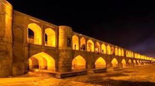 دیوارنویس سی‌و‌سه پل شناسایی شد+عکس