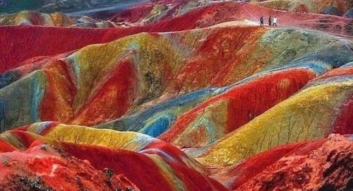 کشف خاک و سنگ جزیره هرمز از ‌گردشگران 
