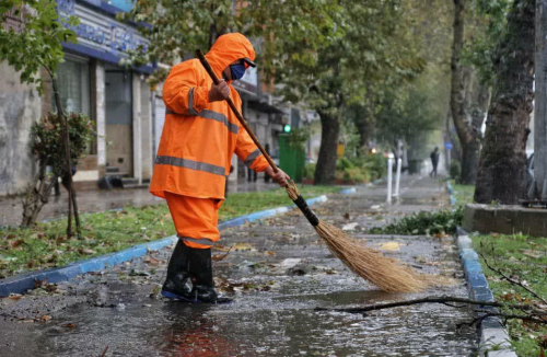 ضرب‌و‌شتم یک پاکبان در سمنان / فیلم