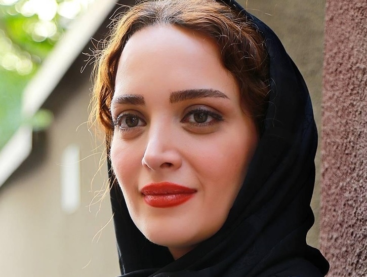 بهنوش طباطبایی با چادر در حرم امام رضا (ع) +عکس