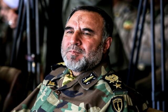 با چشمانی بیدار و حواسی جمع، دستان‌مان روی ماشه است
