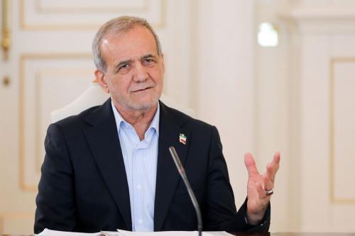  شعرخوانی آذری پزشکیان از شهریار در باکو 