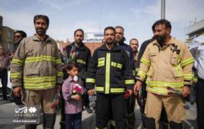 بازگشت آتش نشانان کرمانی از دل آتش بندرعباس 