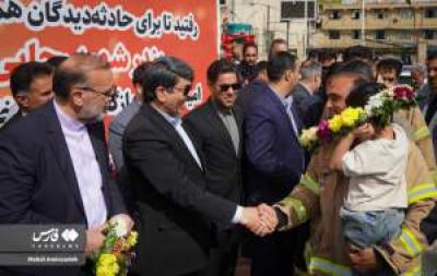 بازگشت آتش نشانان کرمانی از دل آتش بندرعباس 