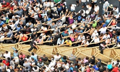  عکس/ بزرگترین مسابقه طناب کشی جهان 