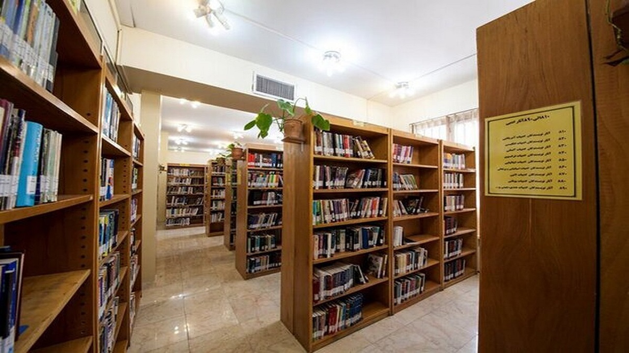 مردی که برگ برگ زندگیش با مطالعه ورق می‌خورد 