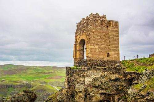 تصاویر جالب از قلعه ضحاک 
