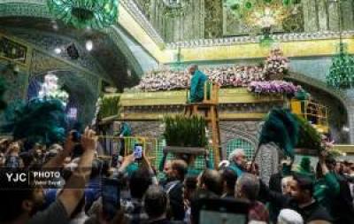 گل‌آرایی حرم مطهر رضوی در آستانه میلاد