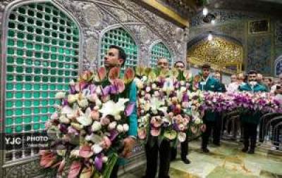 گل‌آرایی حرم مطهر رضوی در آستانه میلاد
