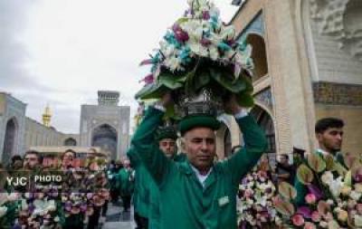 گل‌آرایی حرم مطهر رضوی در آستانه میلاد