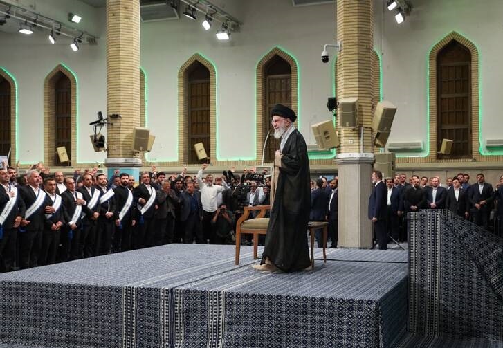 دیدار جمعی از کارگران با رهبر انقلاب /عکس دیدار جمعی از کارگران با رهبر انقلاب /عکس
