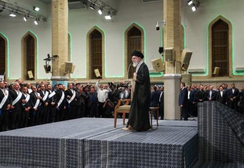 دیدار جمعی از کارگران با رهبر انقلاب /عکس