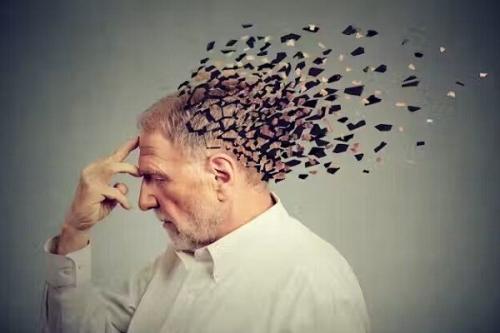 علائم پنهان آلزایمر در جوانی 