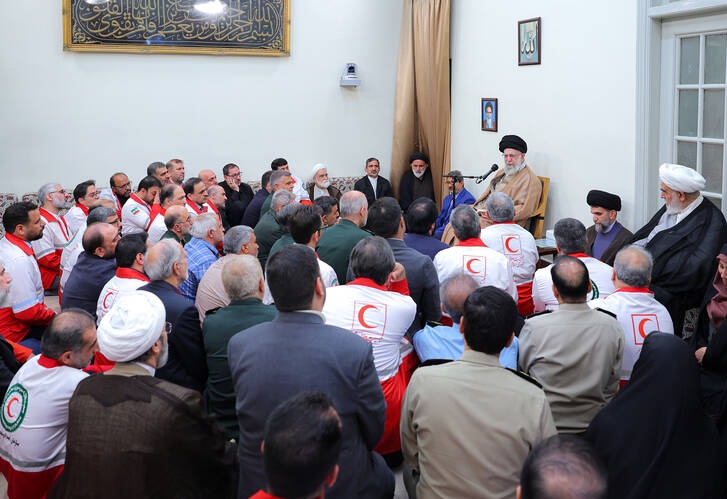  دیدار رهبر انقلاب با دست‌اندرکاران کنگره‌ شهدای امدادگر 