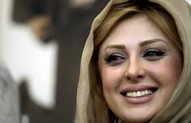 سلفی نیوشا ضیغمی و بازیگر مرد در ماشین لوکس