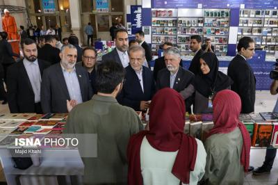 بازدید رئیس‌جمهور از نمایشگاه بین‌المللی کتاب تهران 