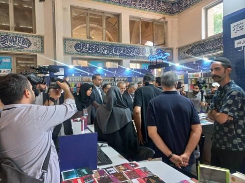 بازدید رئیس‌جمهور از نمایشگاه بین‌المللی کتاب تهران 