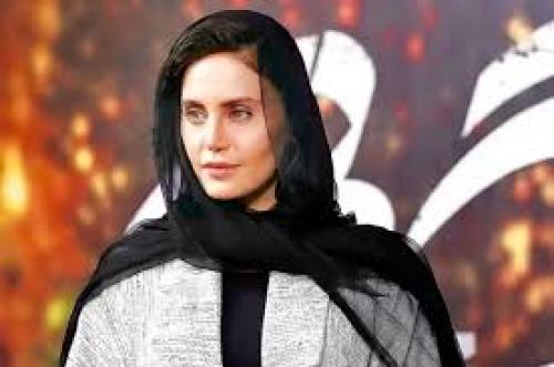 عکس هنری الناز شاکردوست در یک کافه 