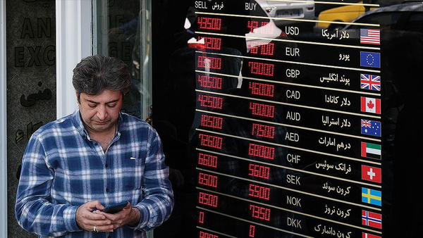 بدهکاران این بانک دلارهای ۴۵ هزار تومانی را برنگرداندند
