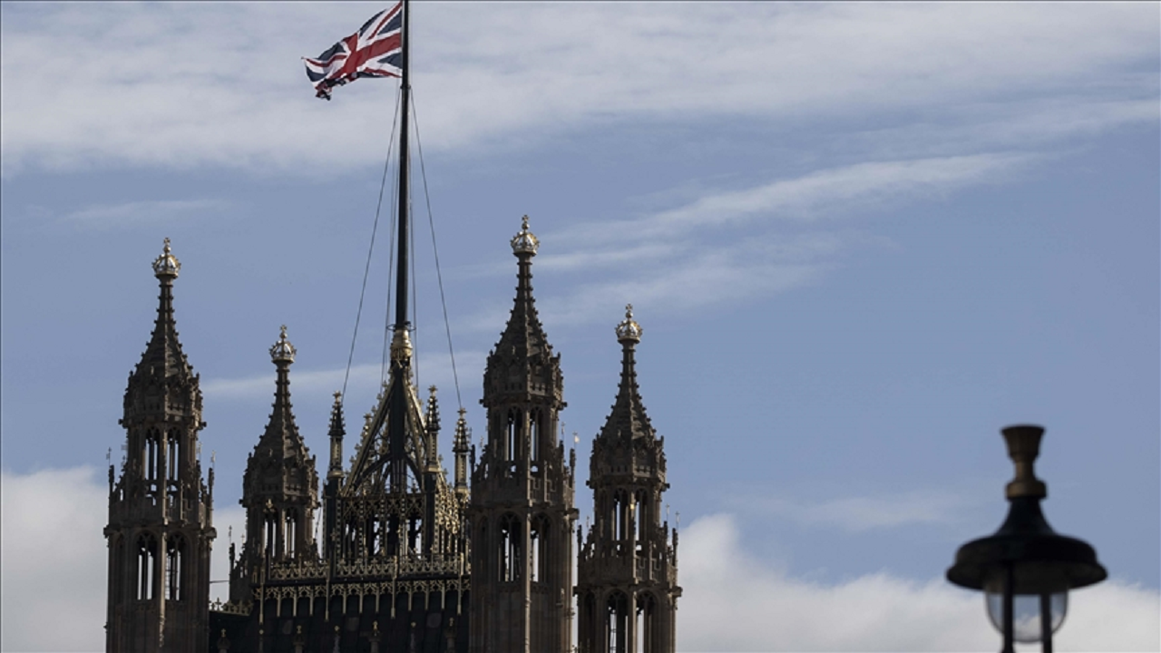 انگلیس سفیر ایران را احضار کرد