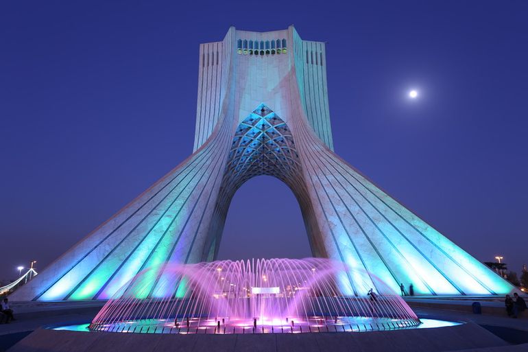 قطع درختان میدان «آزادی» 
