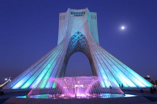 قطع درختان میدان «آزادی» 