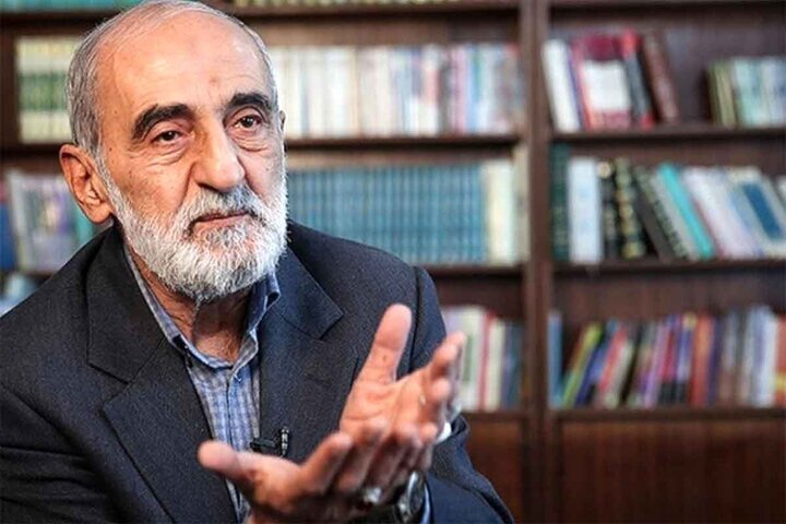  بنشین بر لب جوی و گذر عمر ببین!