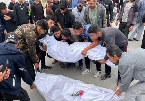 اشغالگران انبار داروها را آتش زدند +عکس