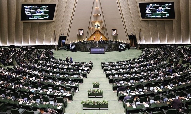 مومنی به مجلس پاسخگو شد 