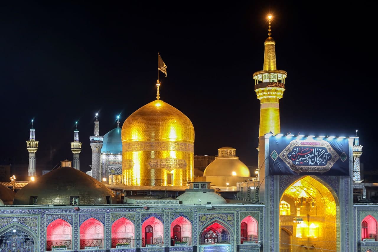 مداحی زیبای بازیگر مشهور تلویزیون در حرم رضوی 